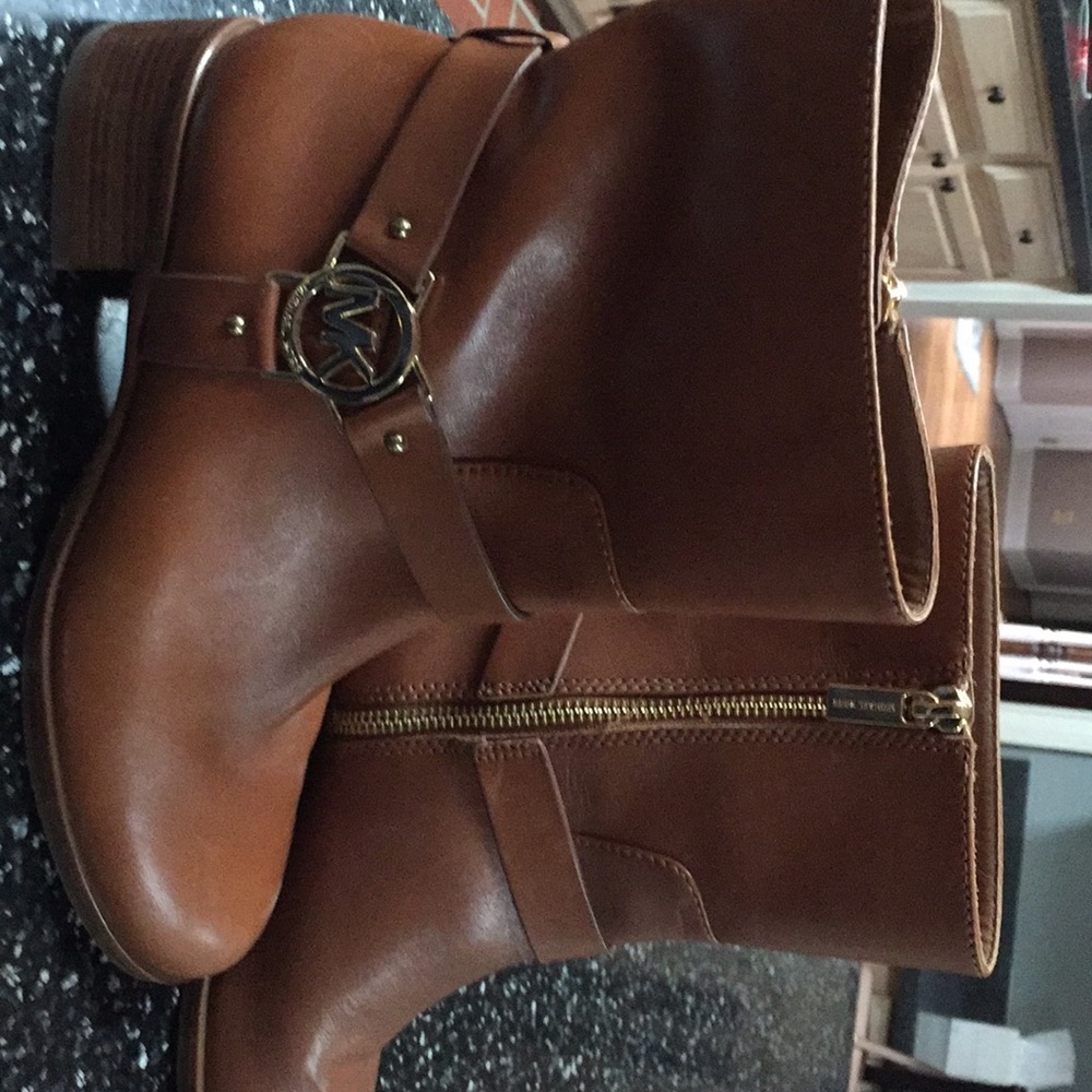 MK women’s leather boots. Size 6 1/2 M
